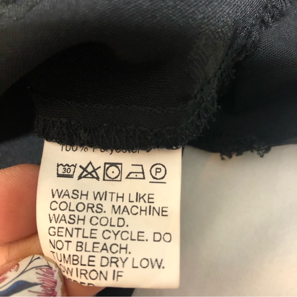 SHEIN CURVE Top 1XL Black Tufted - Picture 9 of 10